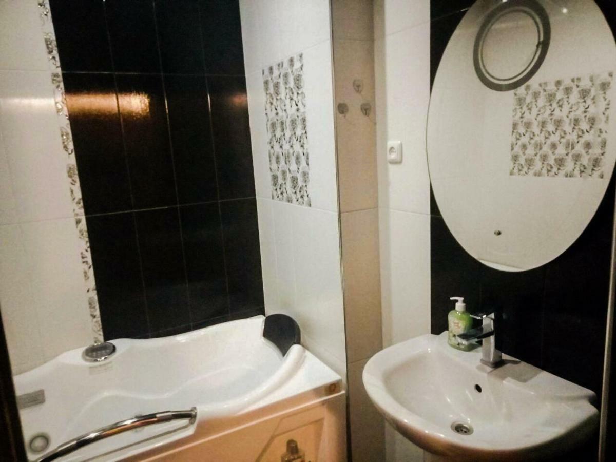 Luxury Apartment With Jacuzzi On Republic Square Ереван Экстерьер фото